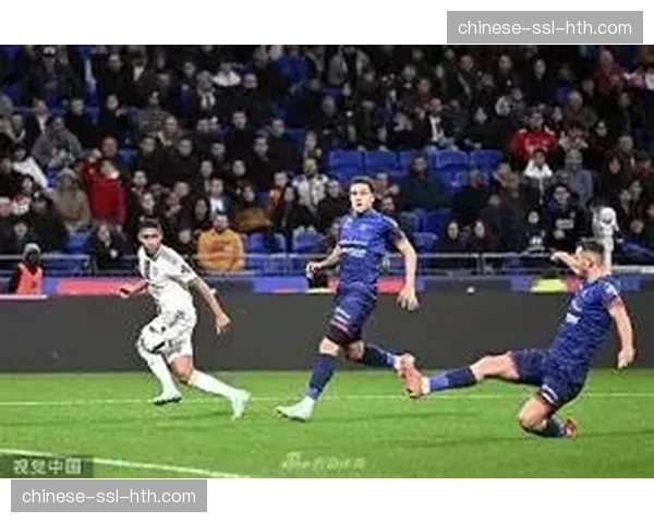 兰斯对阵图卢兹，客队放弃控球主打反击，前30分钟转化两次射正